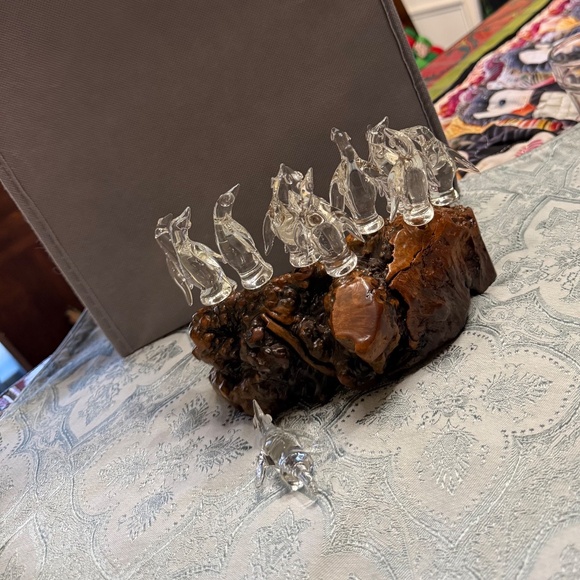 RARE Penguin Rookery on a burn 1991 Hand Blown Glass - Picture 8 of 8